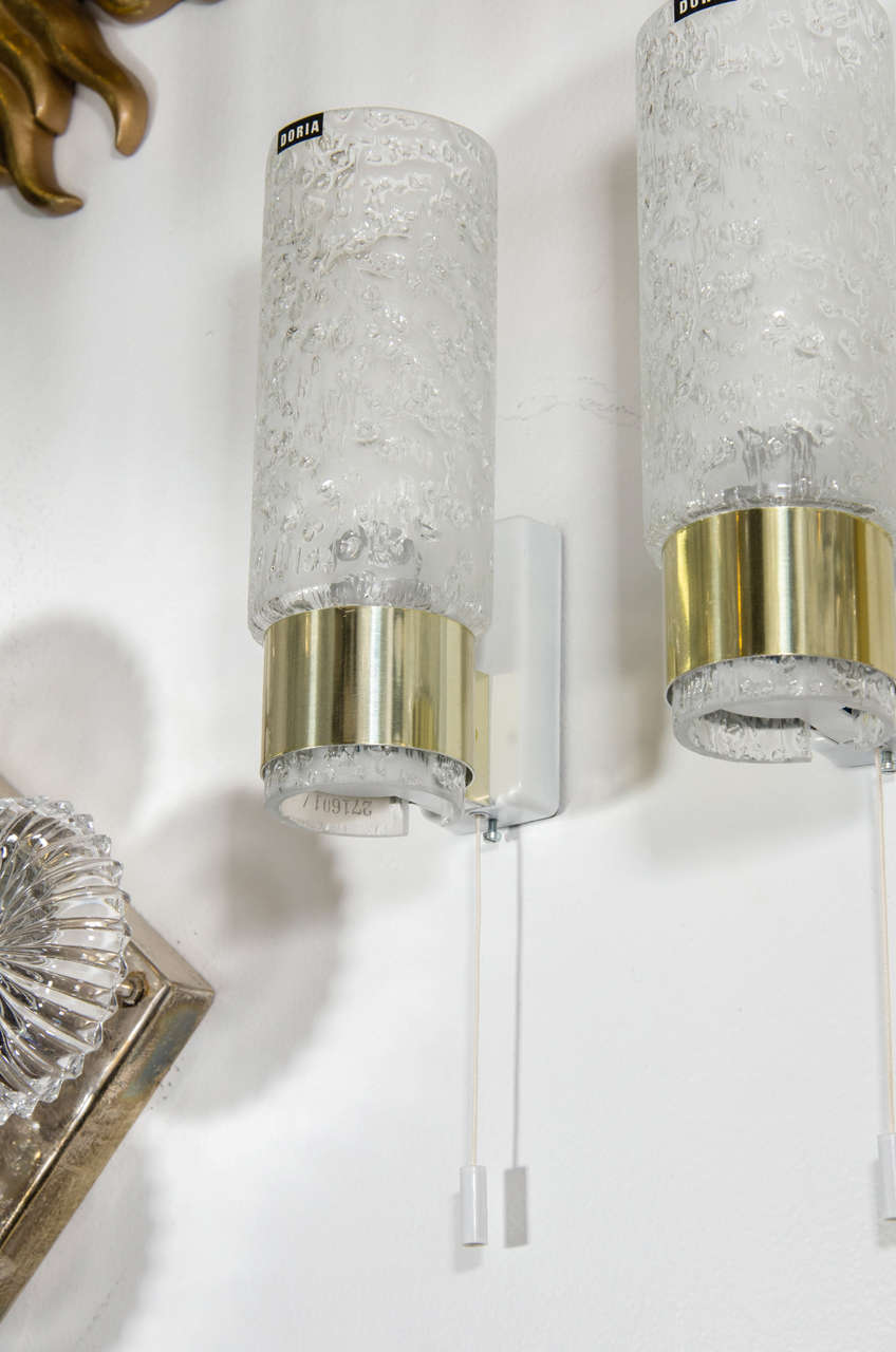 A Pair of Doria Sconces in Textured Glass and Brass For Sale 2