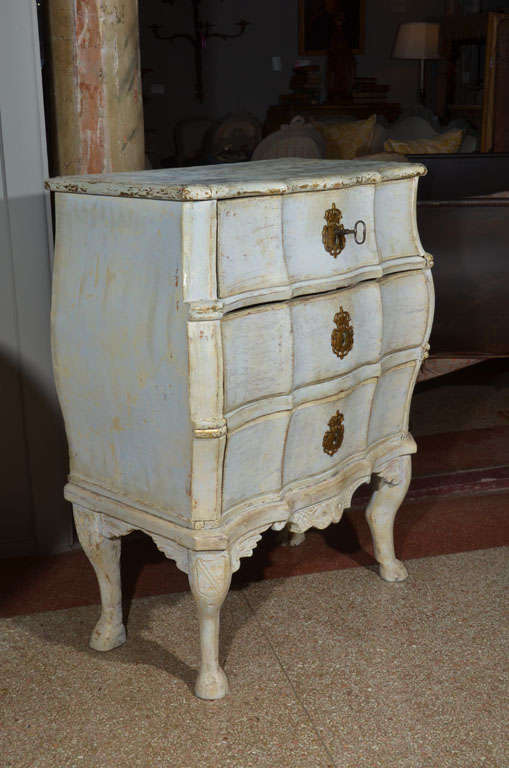 Old white paint
commode sits on a leg stand.
Very good condition and very old
charming and one of a kind
from a Scandinavian Estate.