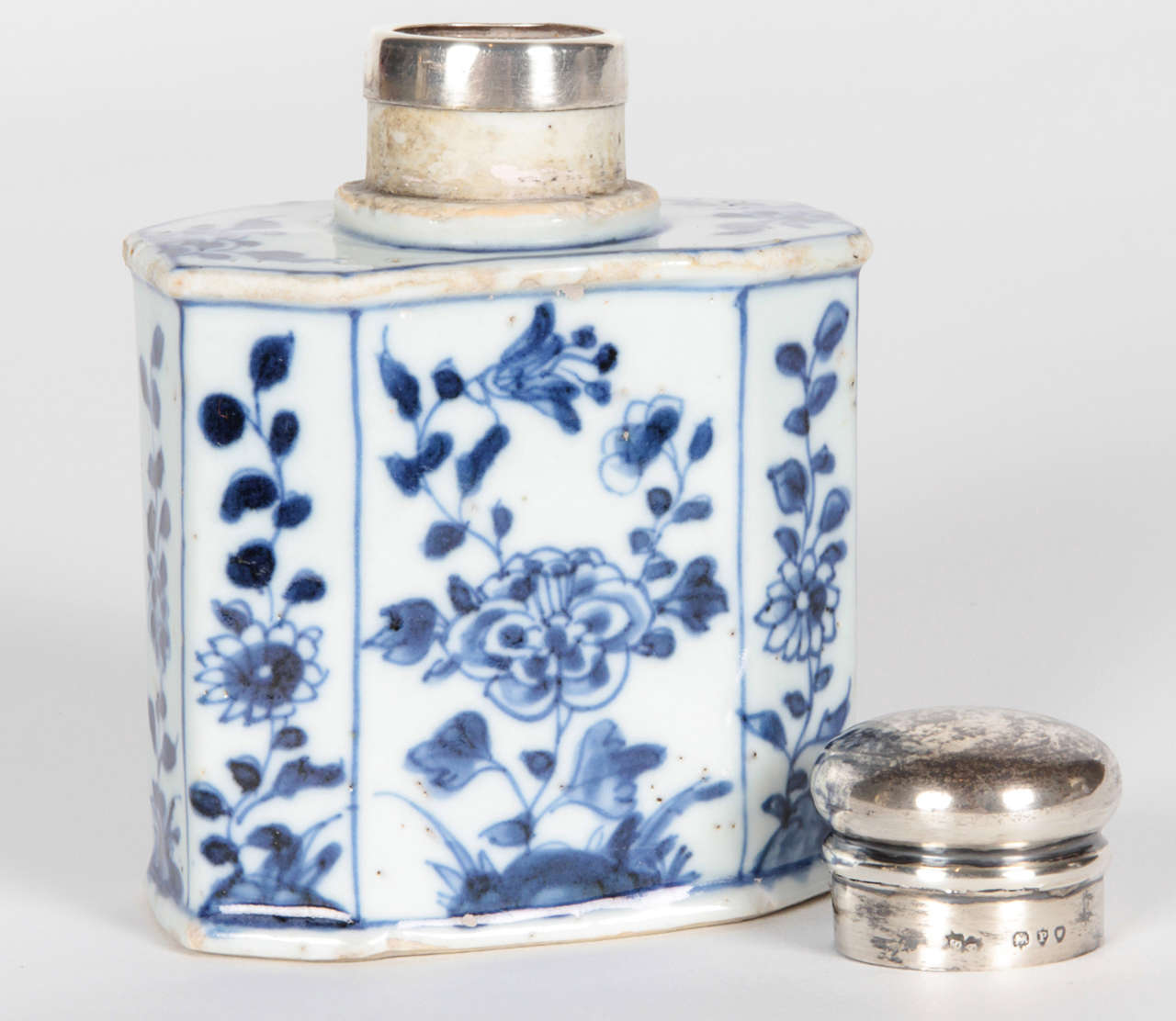 Chinese Export Tea Caddy with Silver Mount 1