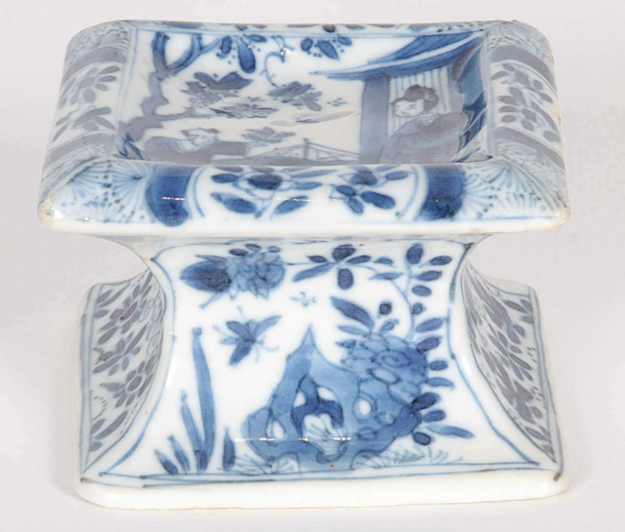 Chinese Export Open Salt Dish In Good Condition For Sale In New York, NY