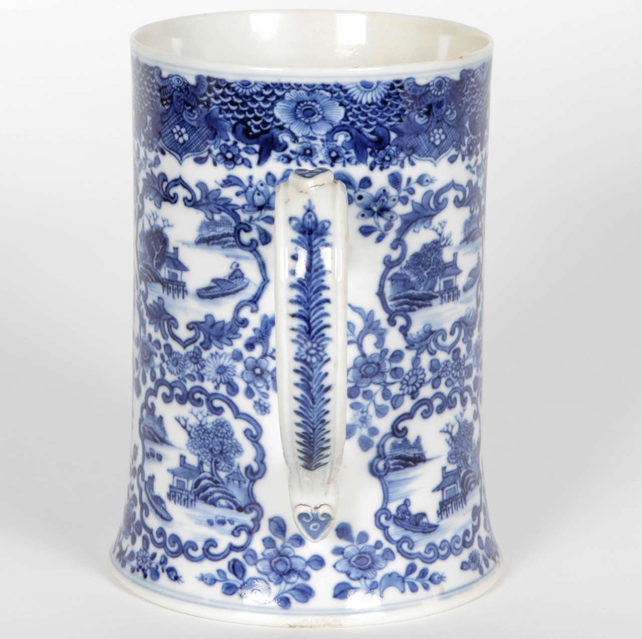 Chinese Export blue and white tankard In Good Condition For Sale In New York, NY