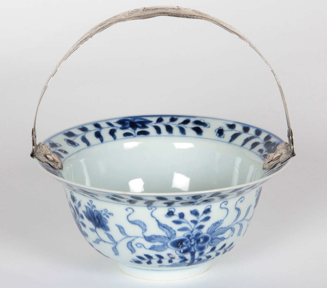 Chinese export blue and white basket with silver handle
Ca 1780