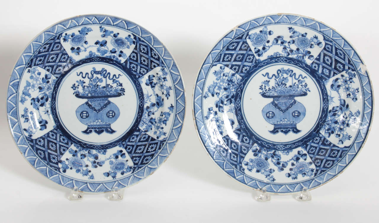 Pair of Chinese Export plates 18th Century In Good Condition For Sale In New York, NY