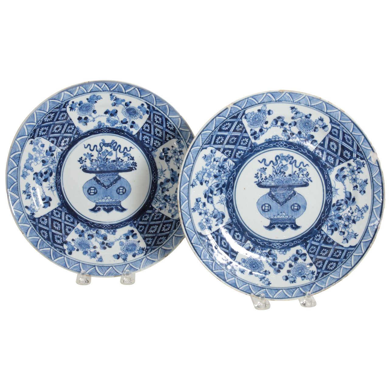 Pair of Chinese Export plates 18th Century For Sale