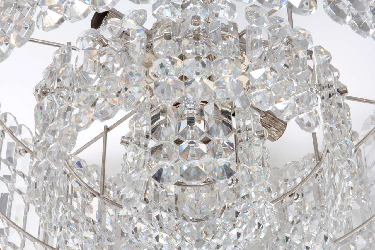 Hollywood Regency Lustre à prismes géométriques en cristal de Kinkeldey en vente