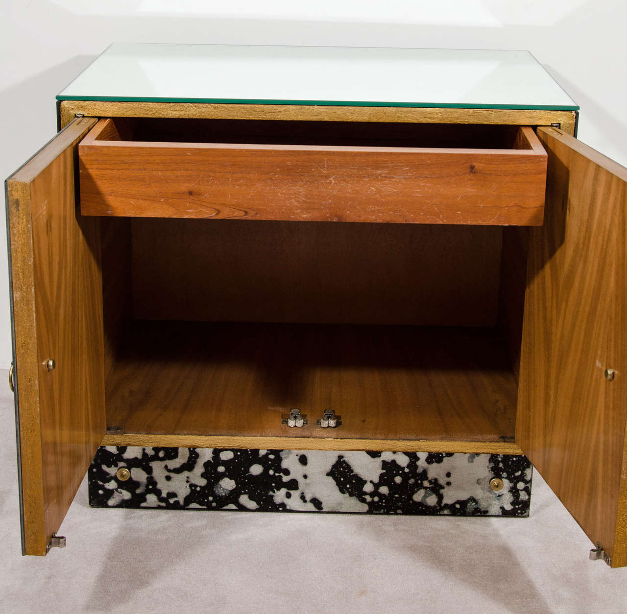 20th Century A Midcentury Pair of Mirrored Eglomise Nightstands