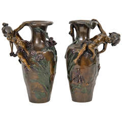 Paire de vases chérubins en bronze français ancien par Auguste Moreau