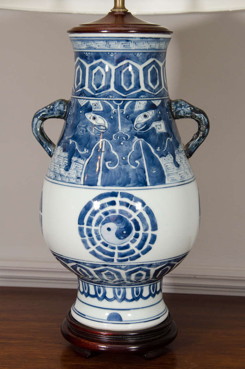 Chinese Blue and White Porcelain Lamp In Excellent Condition In New York, NY