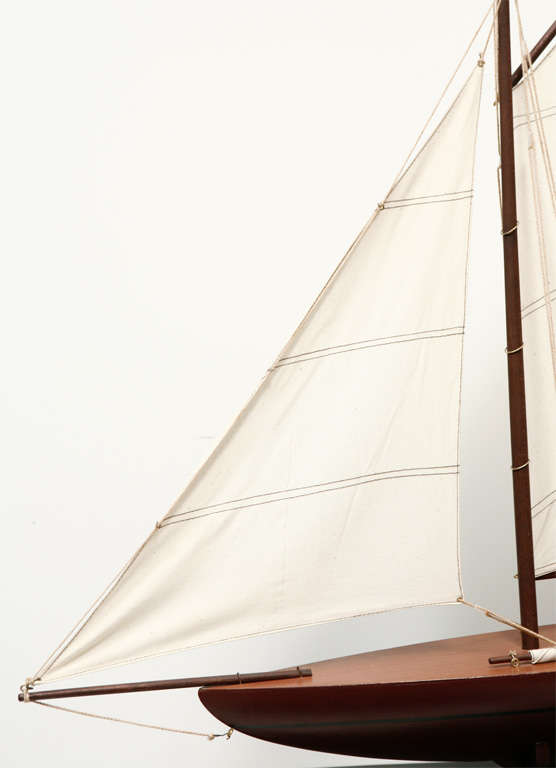 Sailboat Model In Excellent Condition In Los Angeles, CA