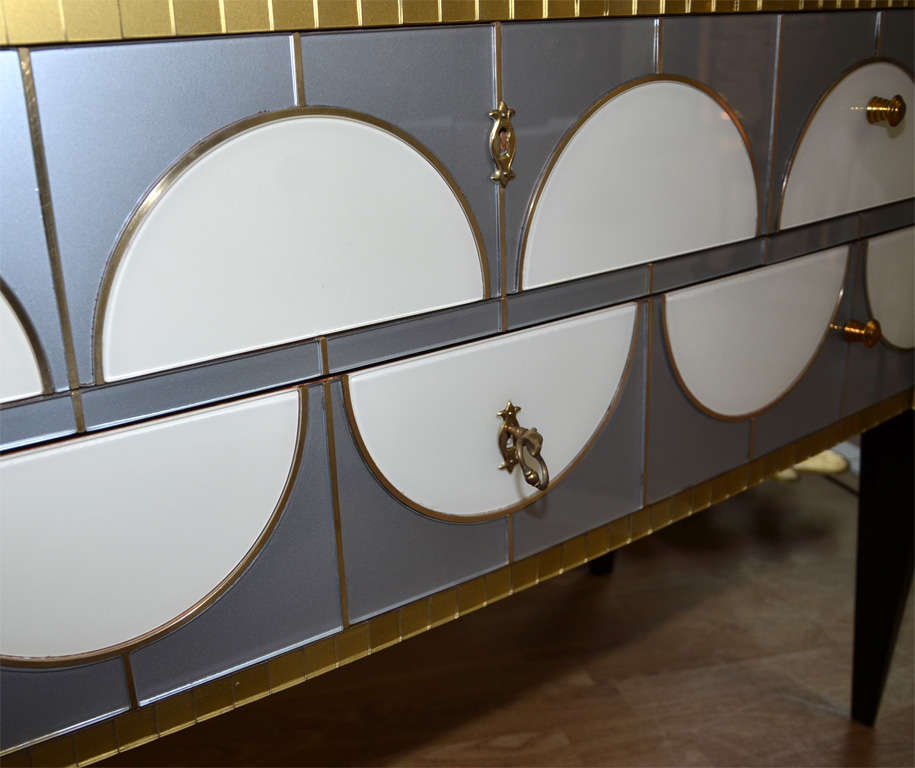 One commode all in mirror, with two drawers. 2