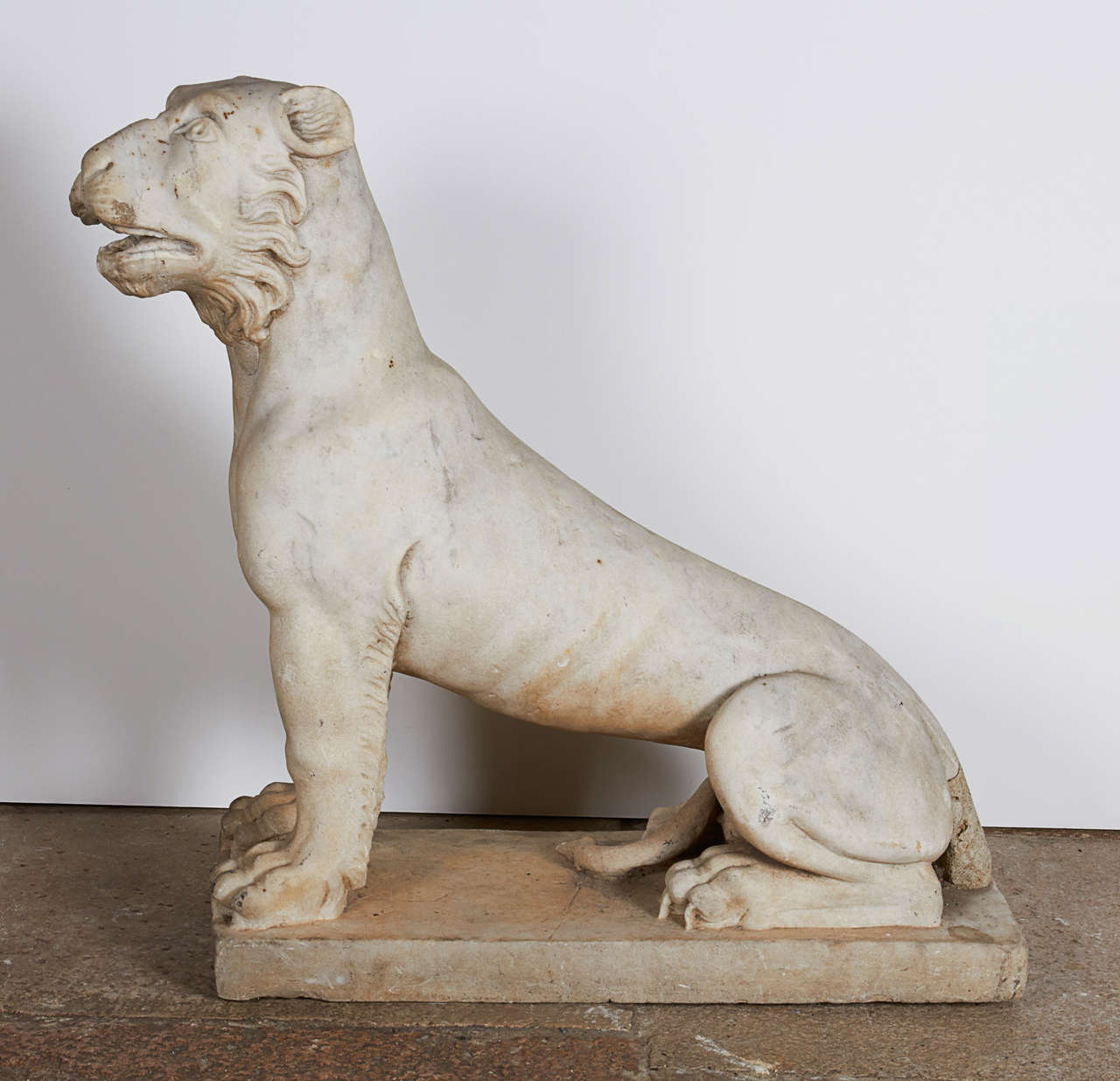 18th Century Italian Marble Lions For Sale 4