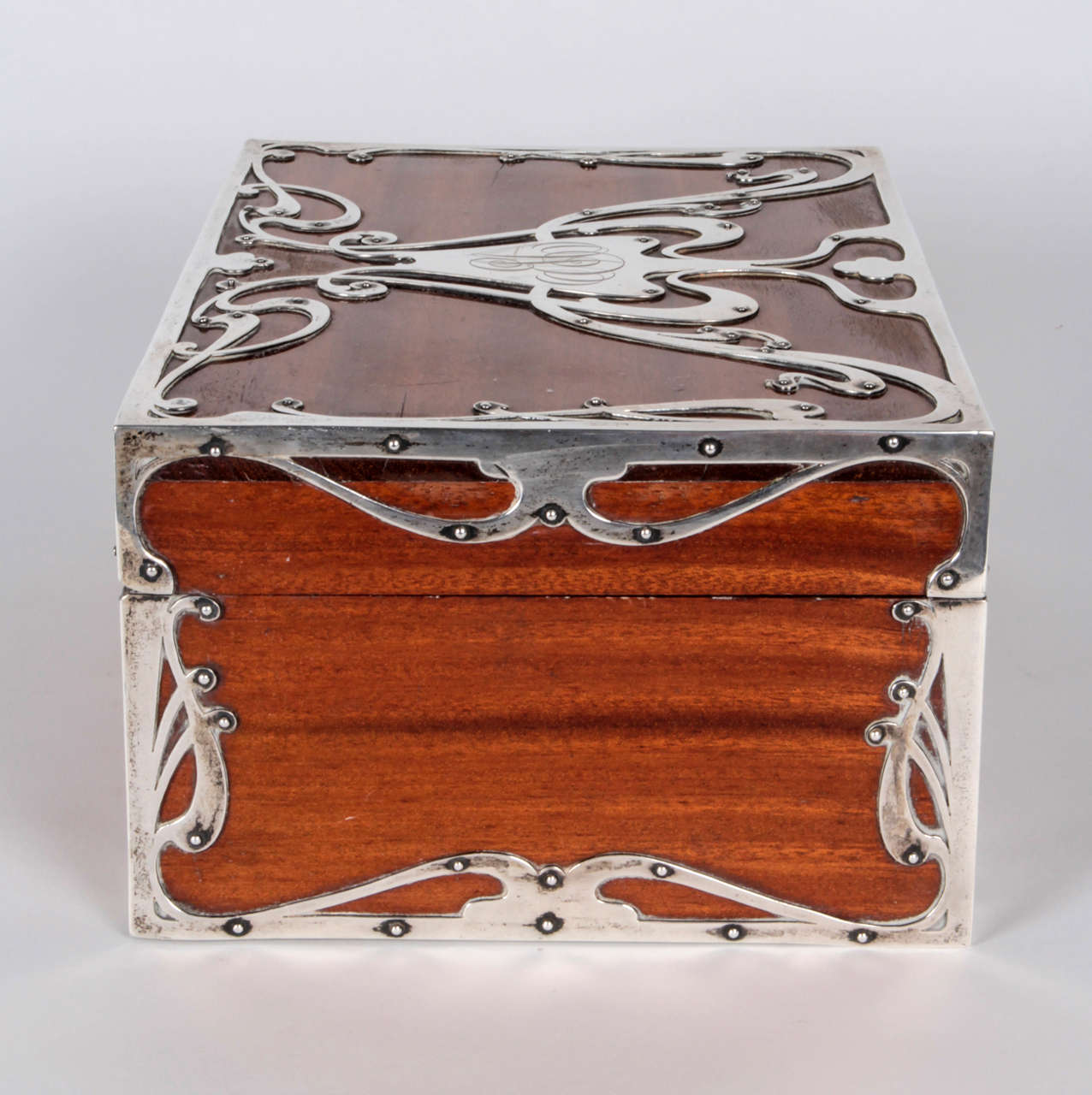 Black Starr and Frost Art Nouveau Sterling Mounted Jewelry Box, circa 1900 2