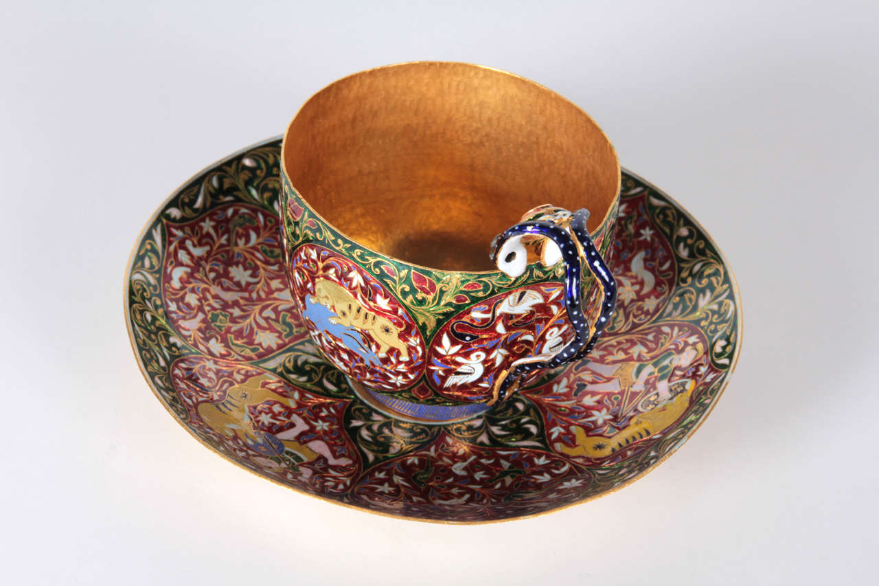 JAIPUR, MUGHAL INDIA 

Enameled and gem set gold Cup and Saucer c. mid to late 19th Century

High carat yellow gold (22-24 carat) cup and saucer set with a fine emerald, ruby and diamonds, the cup with a high foot with rounded sides and handle