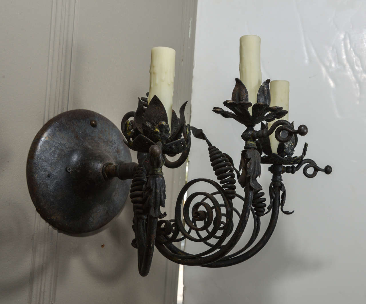 French Iron Handmade Single Sconce In Good Condition For Sale In Houston, TX