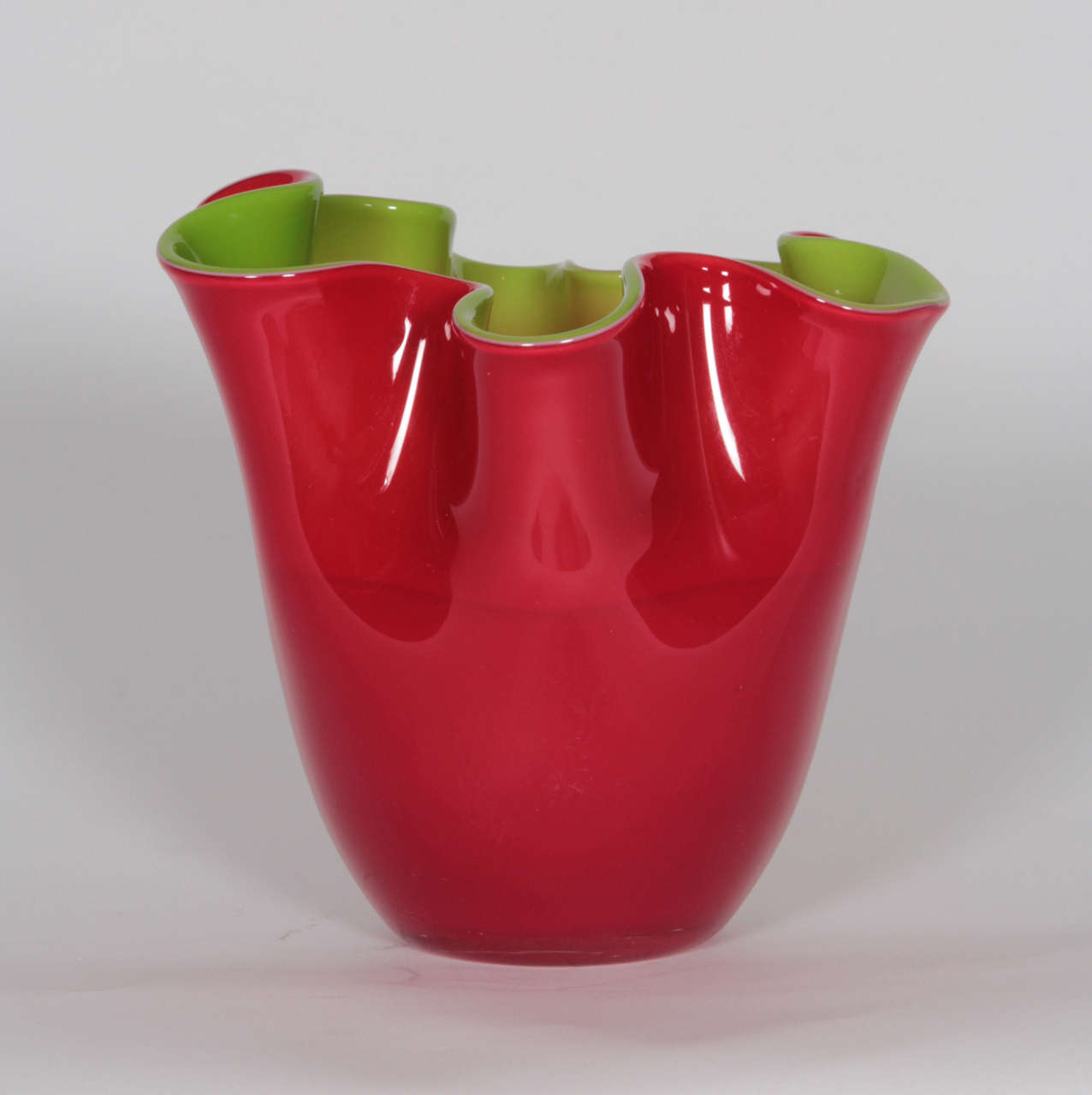 Italian Red & Green Vase In Excellent Condition For Sale In New York, NY