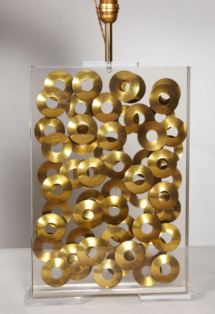 Huge lamp in Lucite with inclusions of brass disk.
Shades are not provided.
Dimensions are given to the top of the socket.