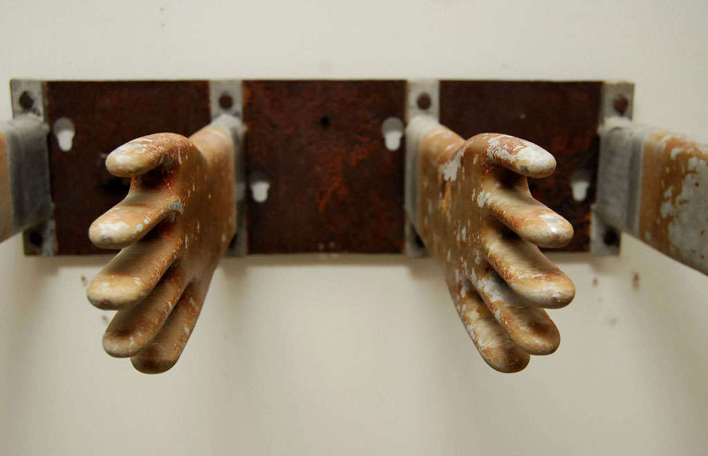 Hanging Glove Mold 3