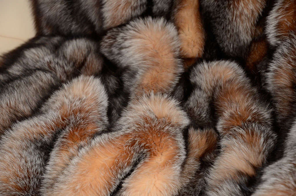 Überwurf, Fuchspelz, Vollhaut, neue Haut, großformatiges Pelz, Rückseite aus Kaschmir/Wolle (Moderne) im Angebot
