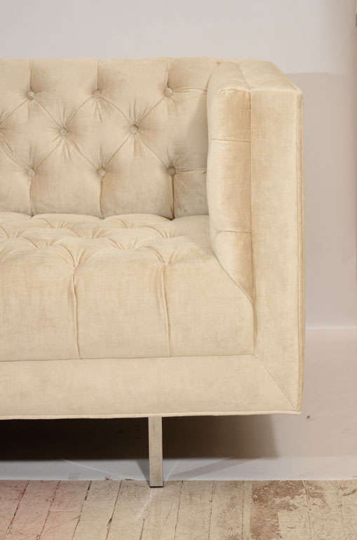 Modern Tufted Velvet Tuxedo Sofa For Sale 3