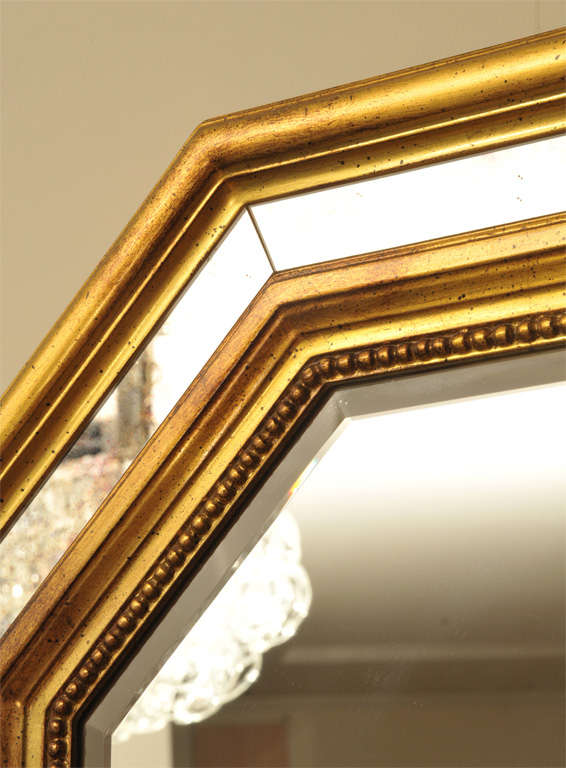 Impressive gilded hexagonal mirror In Good Condition For Sale In Brussels, BE