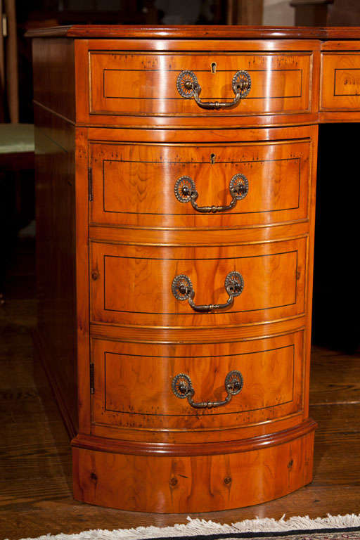 Georgiano Scrivania per partner con piano sagomato in Wood Wood in vendita