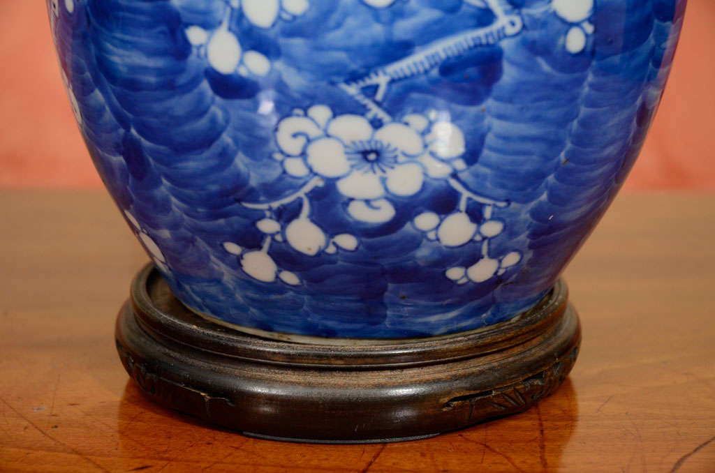 Porcelain One Chinese Ginger jar in the Hawthorne pattern. For Sale