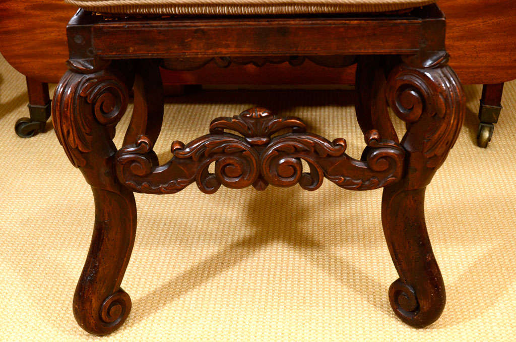 Baroque walnut stool 3