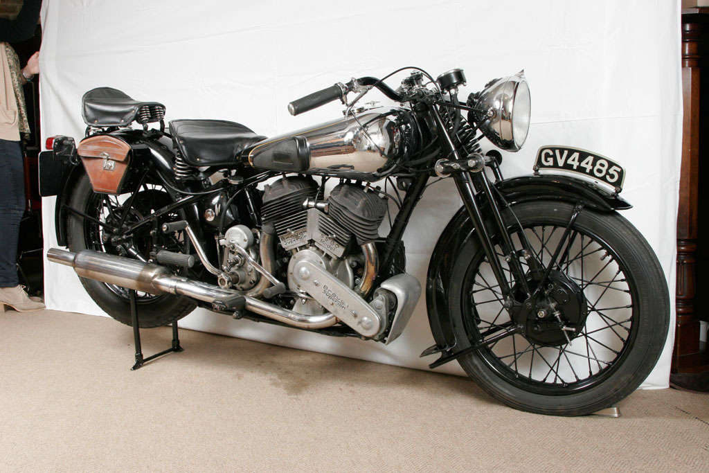 An on the button motorcycle restored by Tony Cripps 3000 miles ago. With prices of the Brough Superior 100's now north of 300 000 USD it represents a chance to own the 