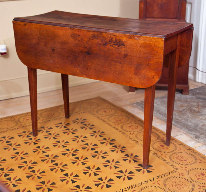 Handsome Hepplewhite Table