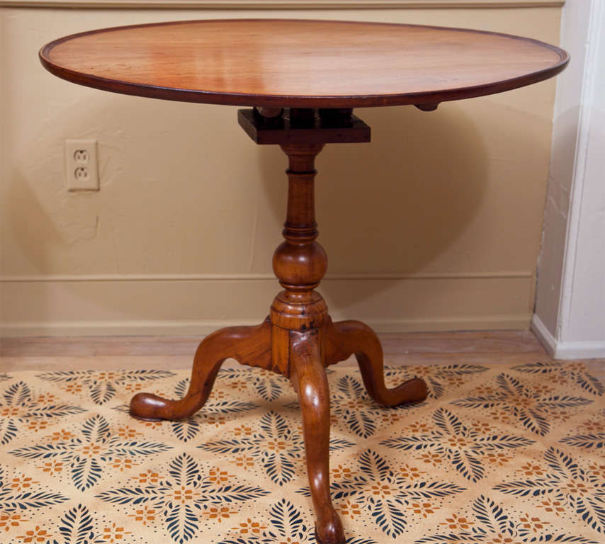 18th Century Tilt-Top Connecticut Tea Table