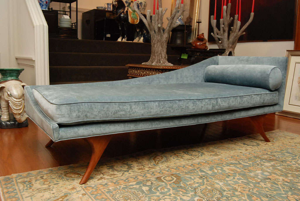 Mid 20th century chaise lounge.