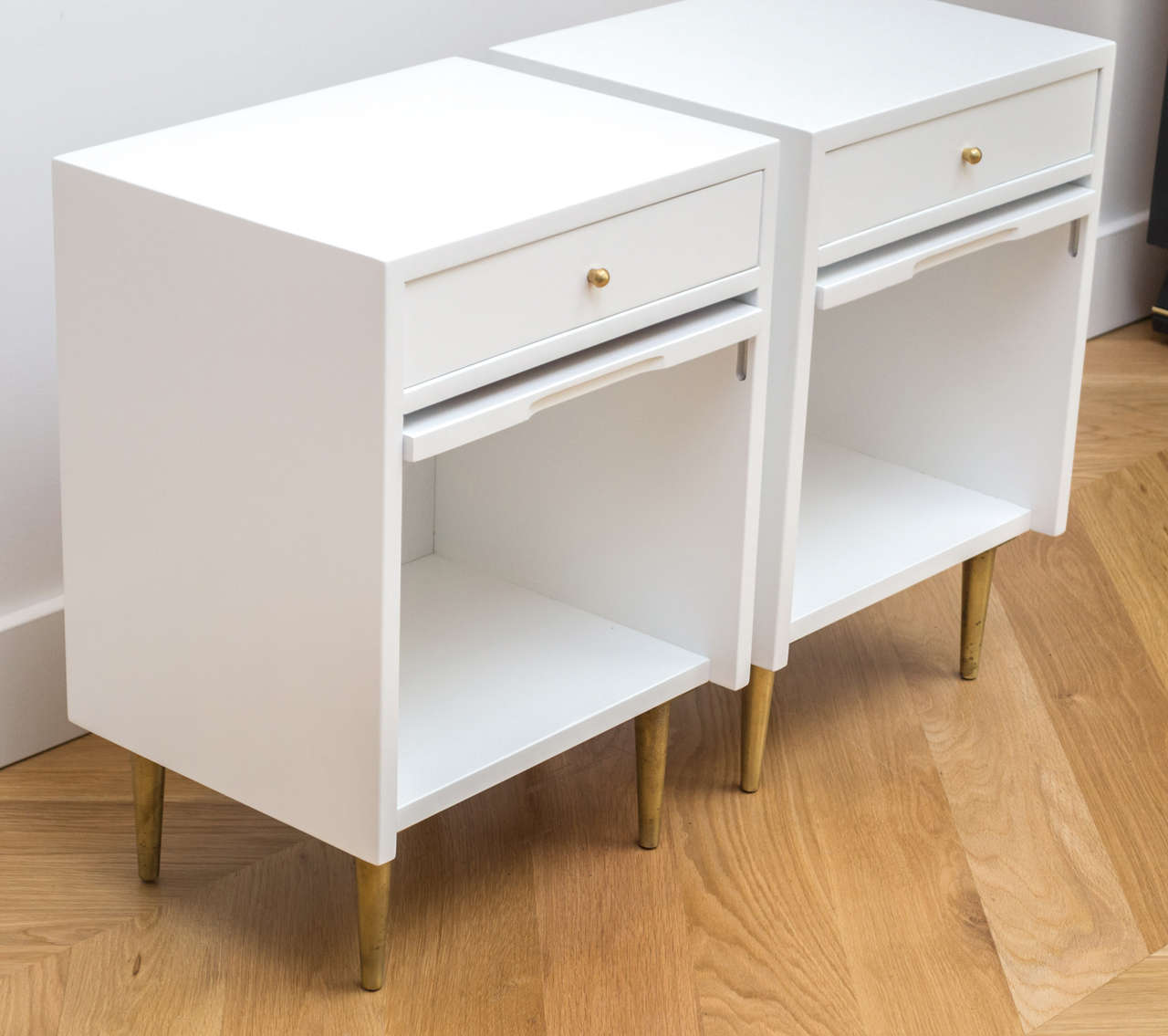 Pair of White Lacquered Nightstands at 1stdibs
