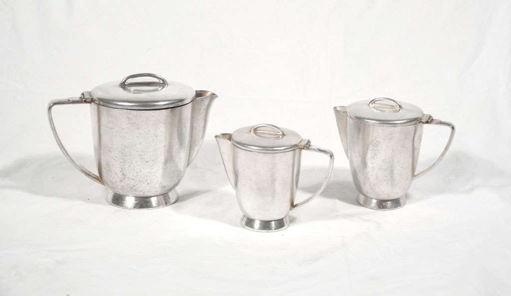 A Gio Ponti set of coffe and tea service from the Hotel Parco dei Principi In Roma ; six pieces; in alpacca by Calderoni Argenteria
stamped logo PDP.
Sold with a letter of authenticity of Lisa Licitra Ponti
