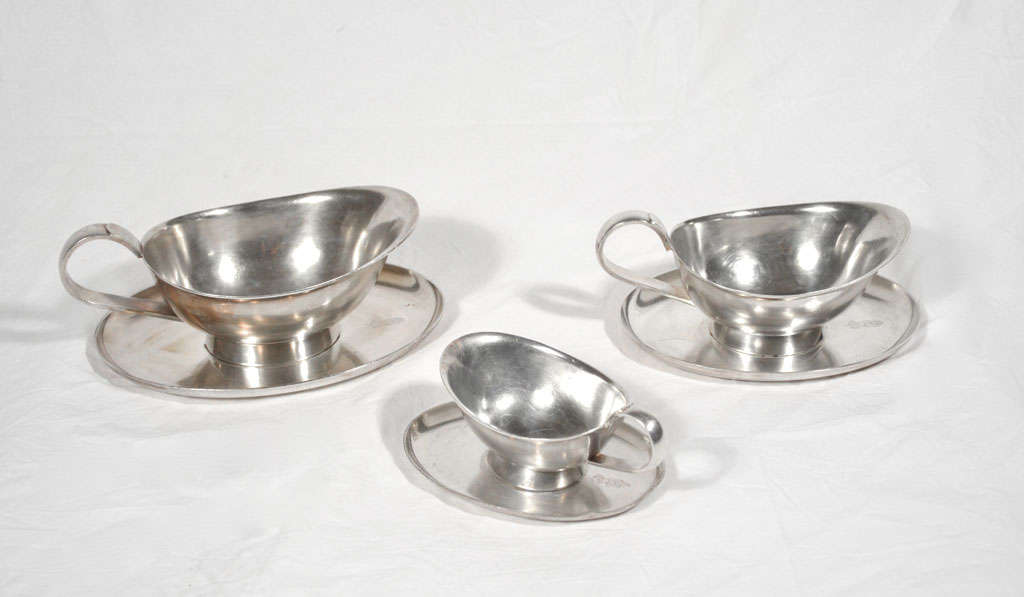 Set of three GIO PONTI sauce servers from hotel Parco dei Principi,Rome; alpacca by Calderoni Argenteria,stamped logo PDP and Calderoni.
Sold with a letter of authenticity of Lisa Licitra Ponti