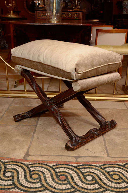 Rare Louis XV cared walnut folding pliant. In the manner of Foliot.