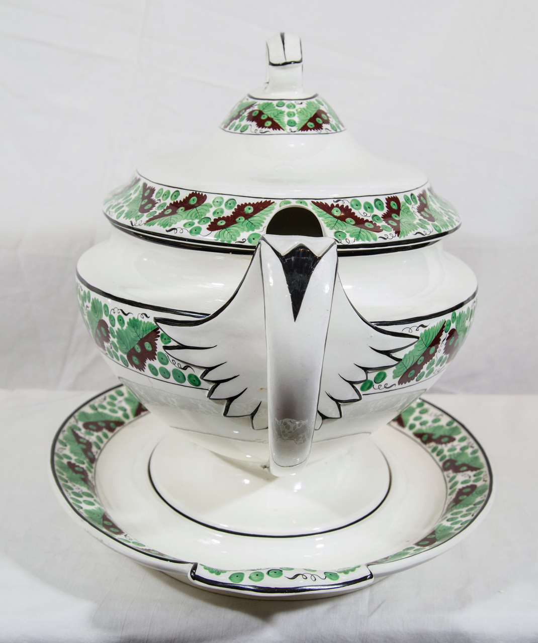 Neoclassical An Antique Spode Creamware Soup Tureen with Oak leaves and Acorns