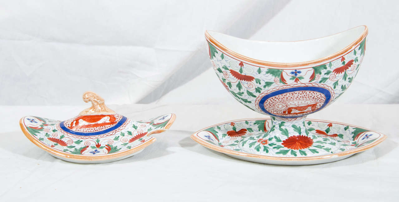 A Pair of Early 19th Century  Minton Small Tureens In Excellent Condition In Katonah, NY