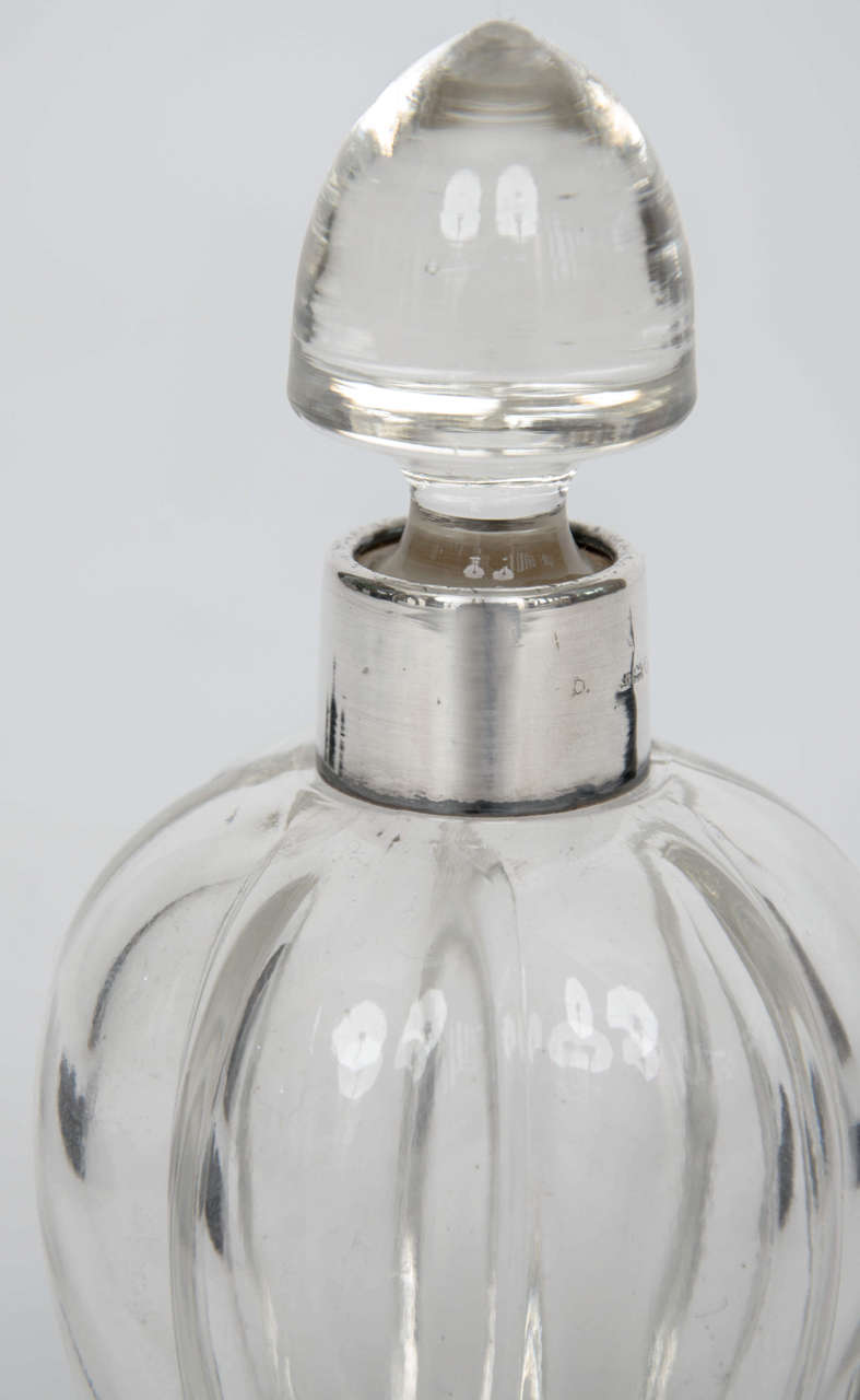 Edwardian, Perfume Bottle, Fluted Glass, Silver Neck Ring, London, 1911 In Excellent Condition In Lincoln, Lincolnshire