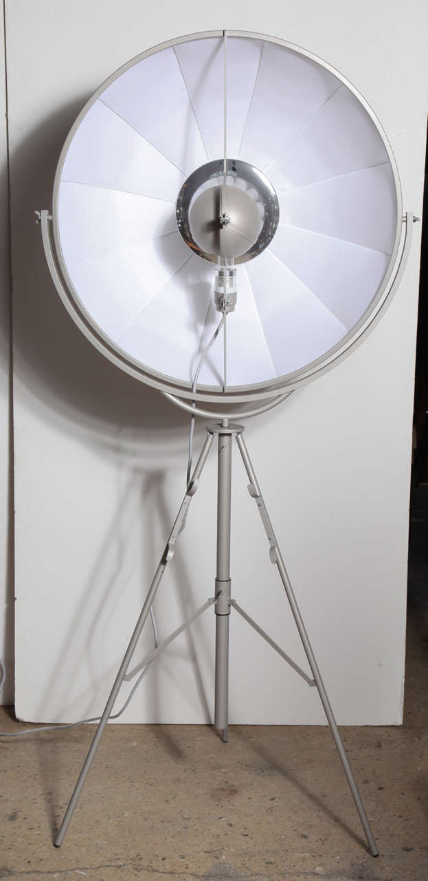 timeless 1907 designed Mariano Fortuny Floor Light by Pallucco Italia with adjustable, pivoting tripod powder coated cast Aluminum Light Gray tripod legs and adjustable White fabric Interior and Exterior Shade.  Foot switch.
With label