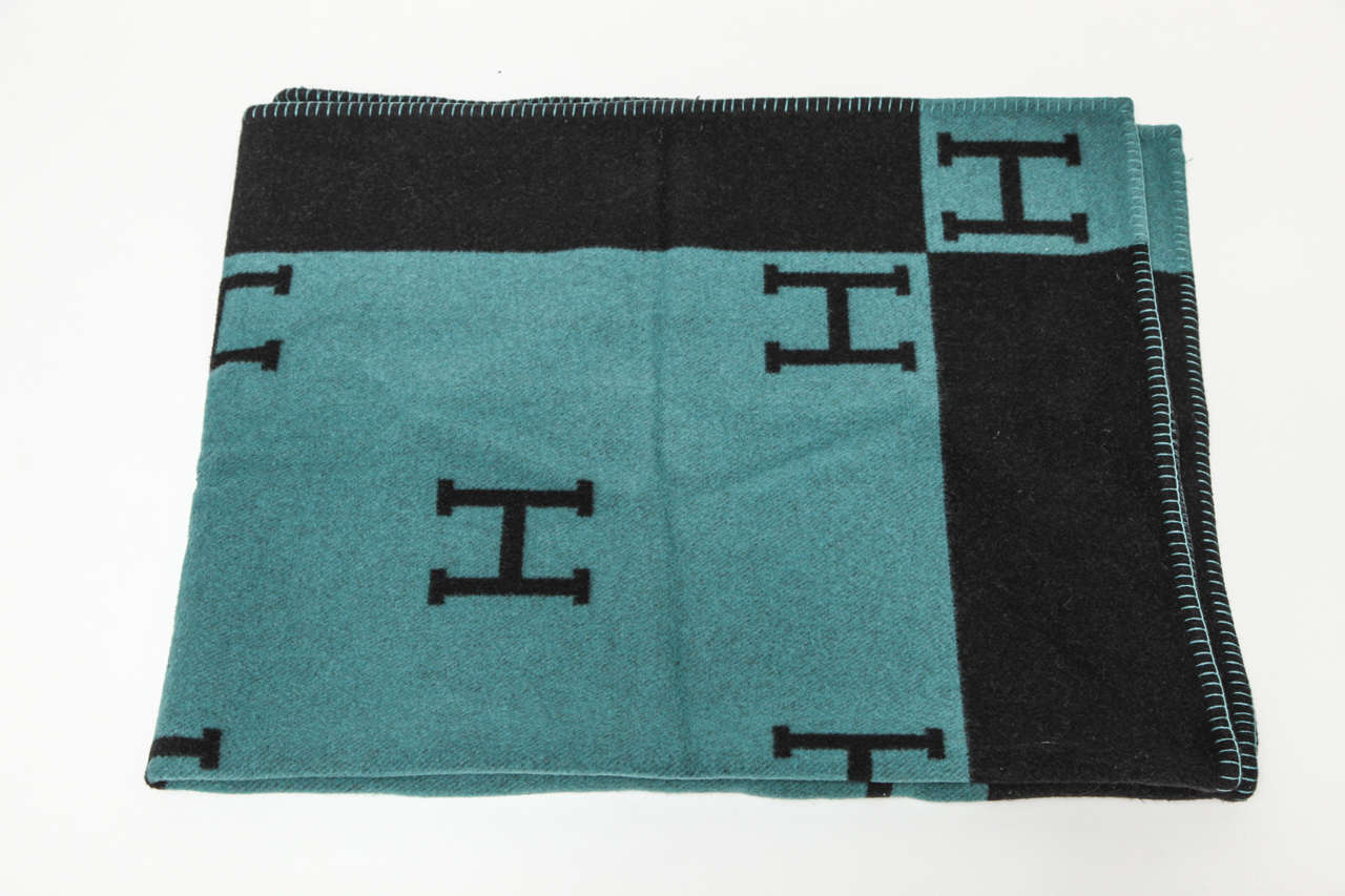 Hermès Avalon Home H Logo Blanket In Excellent Condition In Chicago, IL