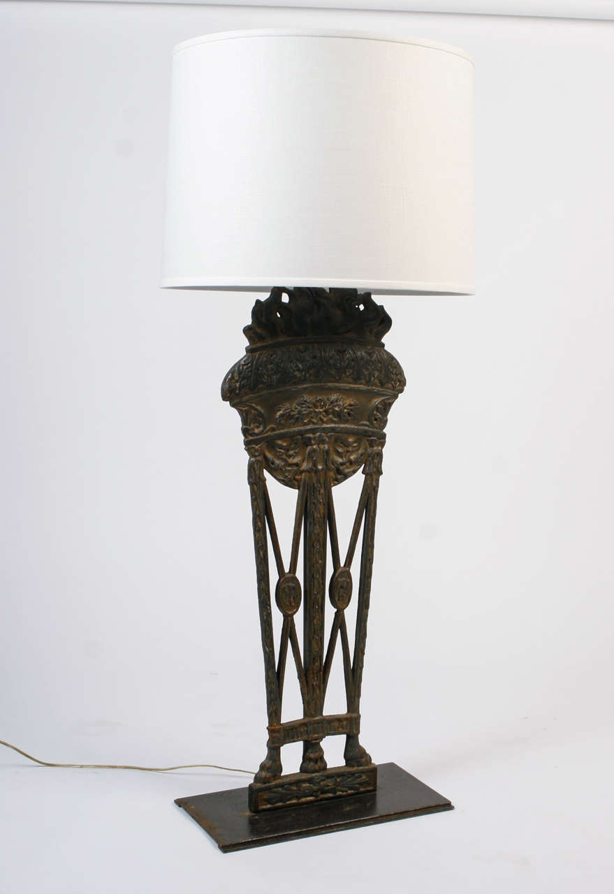 Antike französische Eisenfragment-Lampe