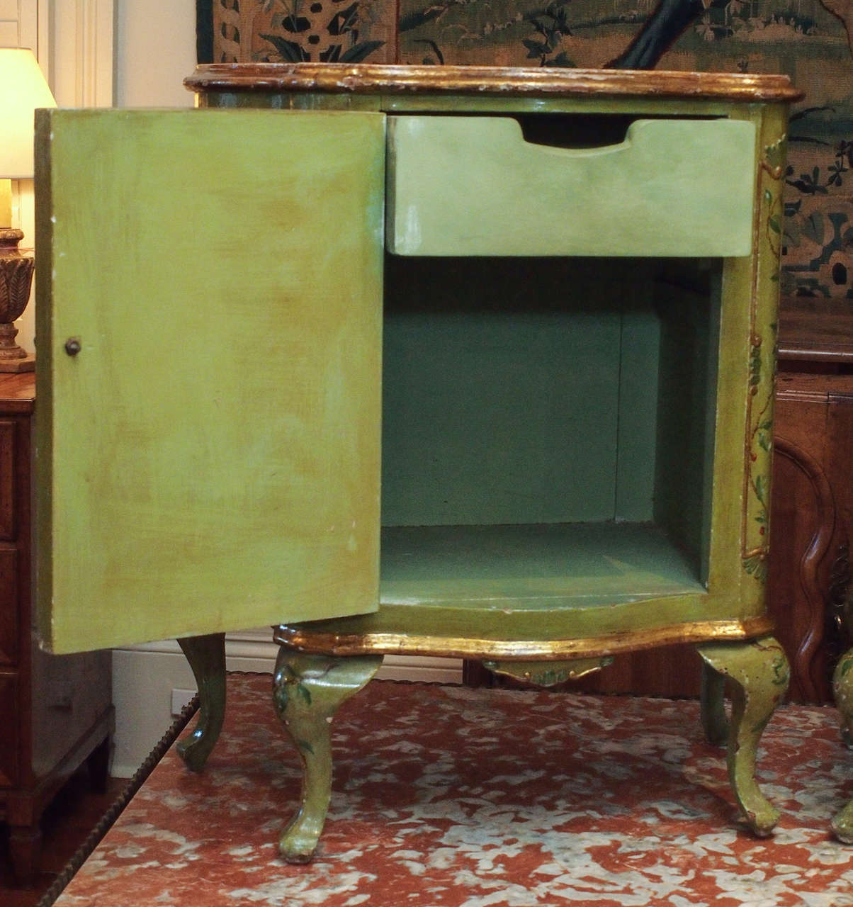 Pair of Italian Painted Bedside Cabinets In Good Condition For Sale In New Orleans, LA