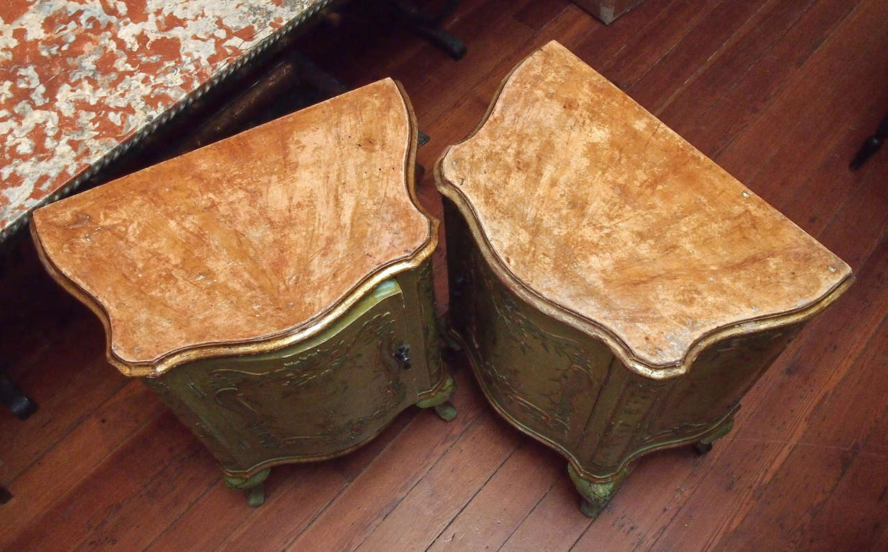 Pair of Italian Painted Bedside Cabinets For Sale 4