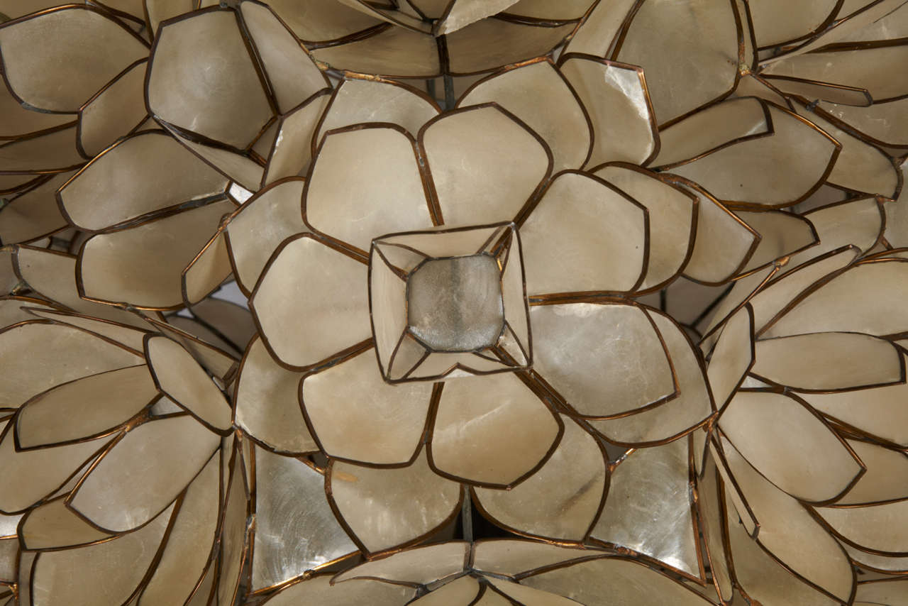 A 1970 Chandelier Made in Mother-of-Pearl Lotus Flowers In Good Condition In Saint-Ouen, FR