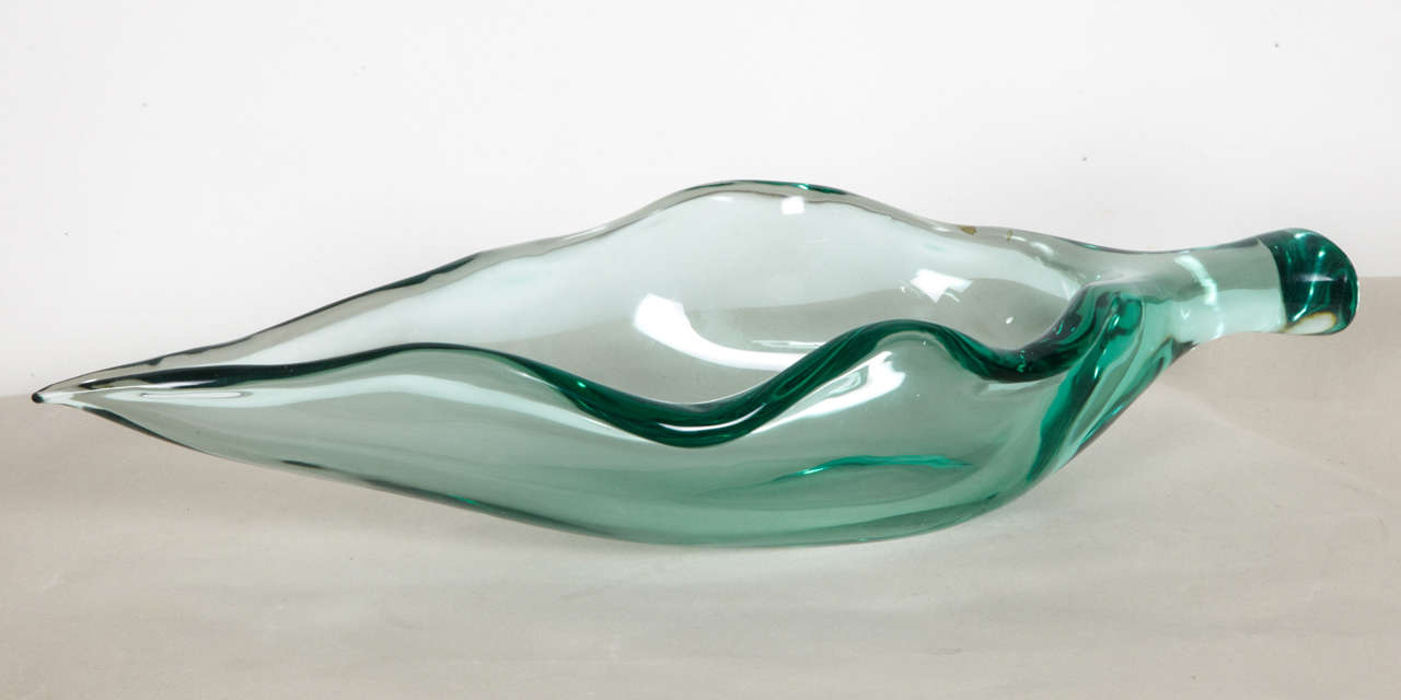 Large green glass cup as a leaf, by Archimedes Seguso for Murano, 1960s with a fluid shape with ondulating sides.
Signed 