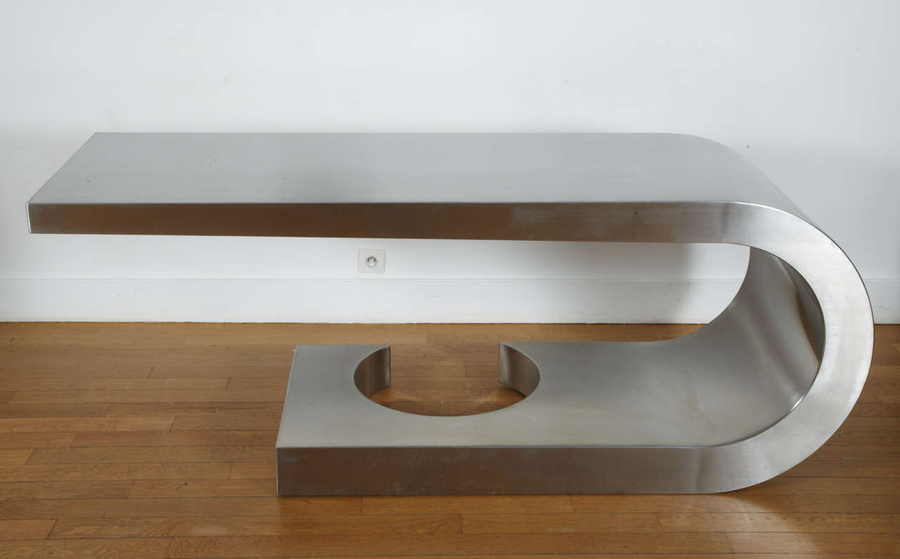 Original steel desk called “Diapason”, 1968-70, by Marzio CECCHI (Mario Cecci), 1940-1990, Studio Most, Italy.
Rectangular top, made of one piece until the base, with a lower cut circle.
Limited edition.
Litt : MD (Mobel Interior Design),