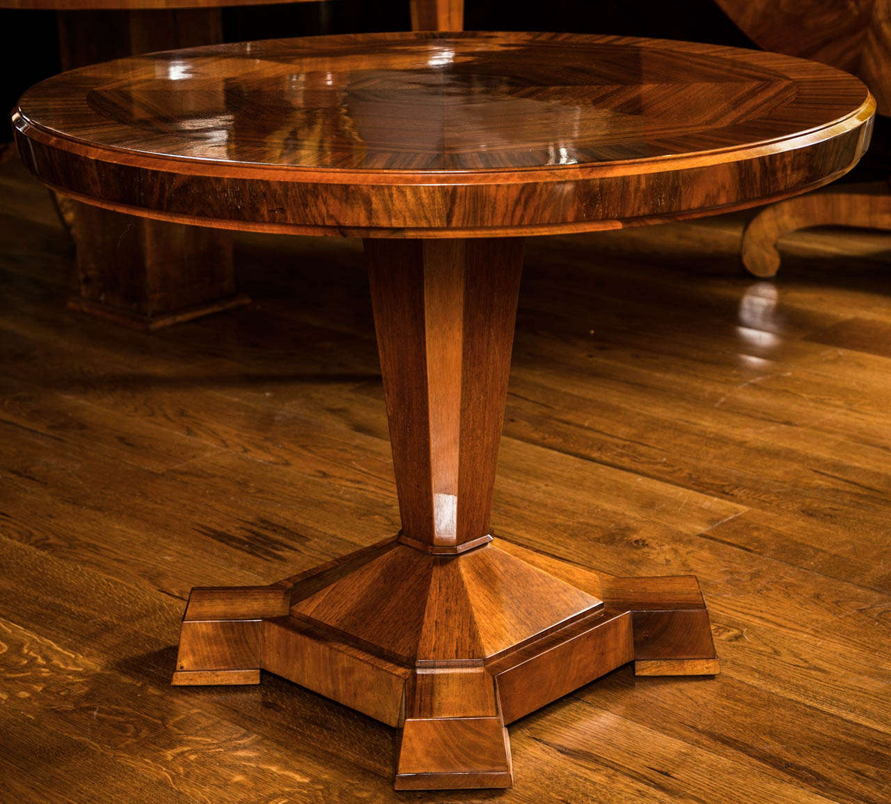 Cool Continental circular side table in rosewood veneer with angular center pedestal and base, 1930's,recently French polished