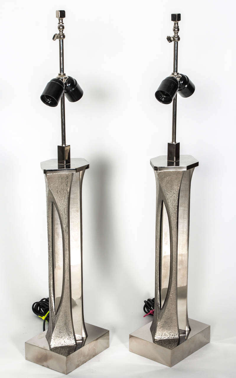 Paar Tischlampen von Willy Daro, Paar (Bronze)