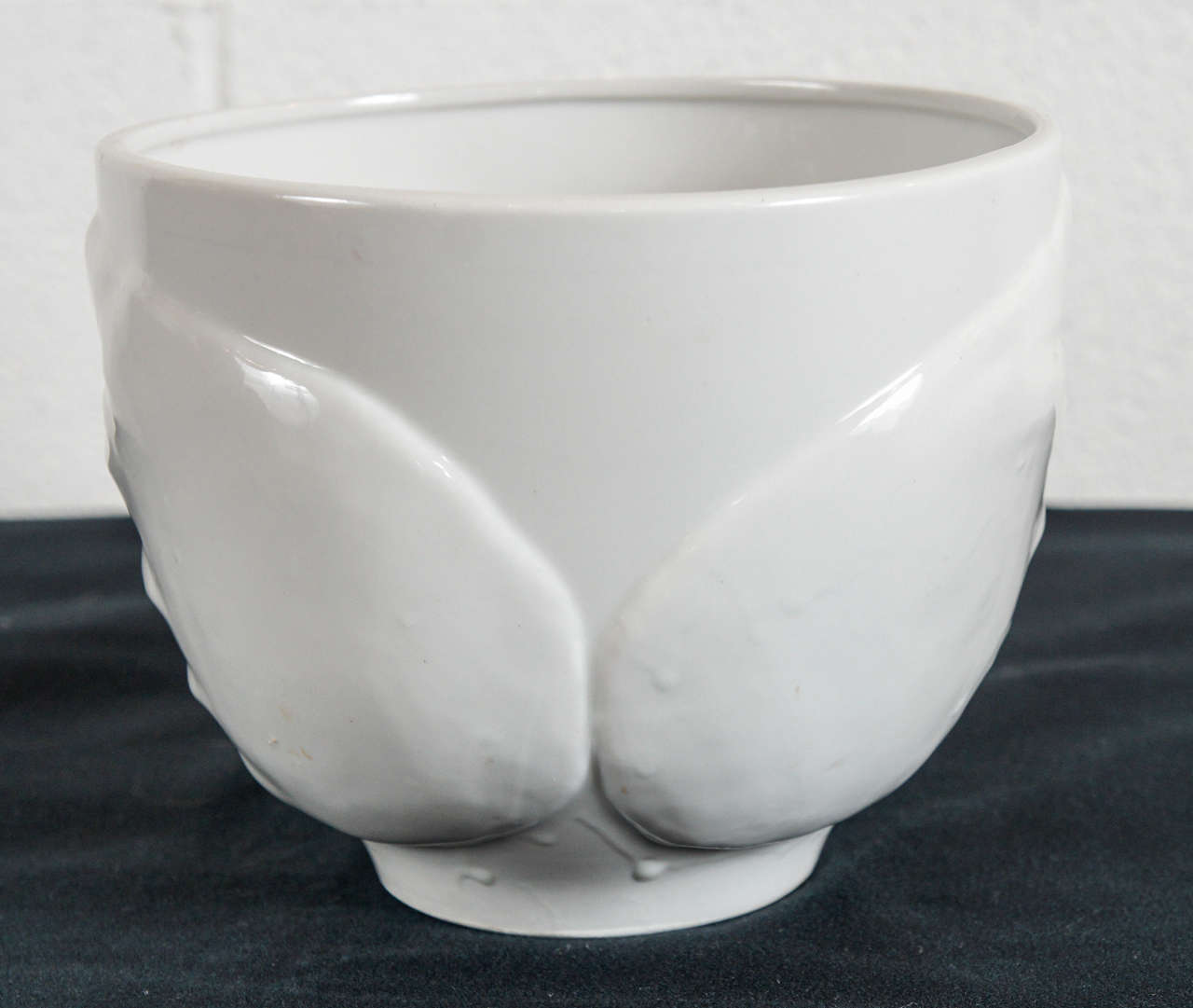 Porcelain Bowl with Hands In Good Condition For Sale In Hudson, NY