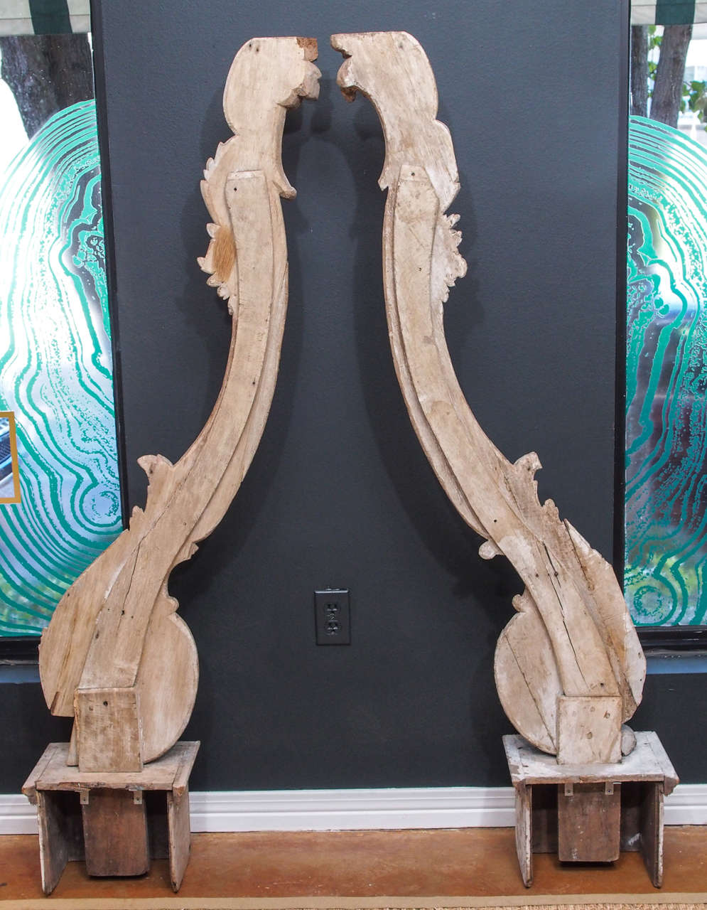 Wood Pair of 18th Century Architectural Fragments For Sale